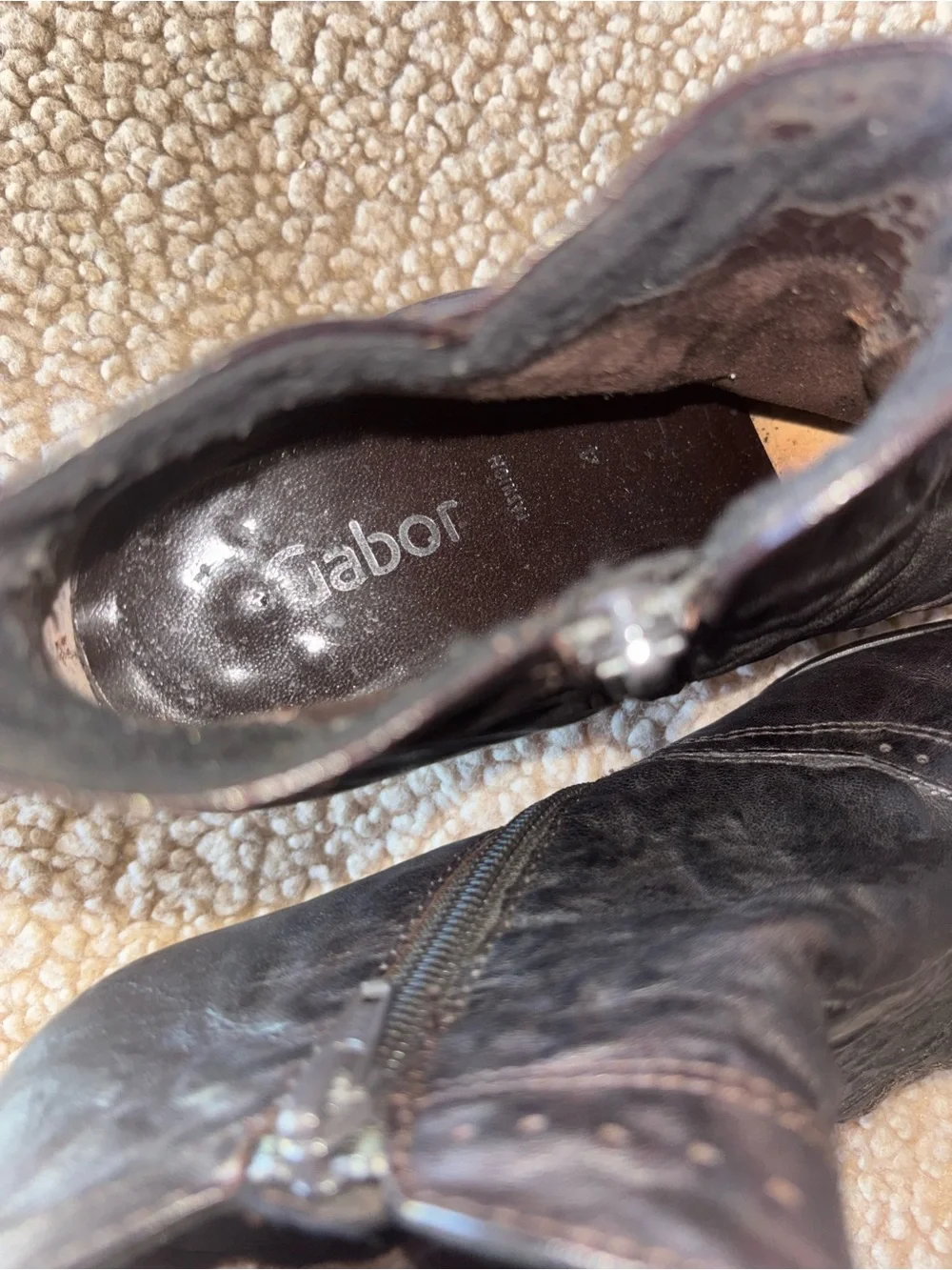Gabor black crinkle leather kitten heel ankle boots size 4